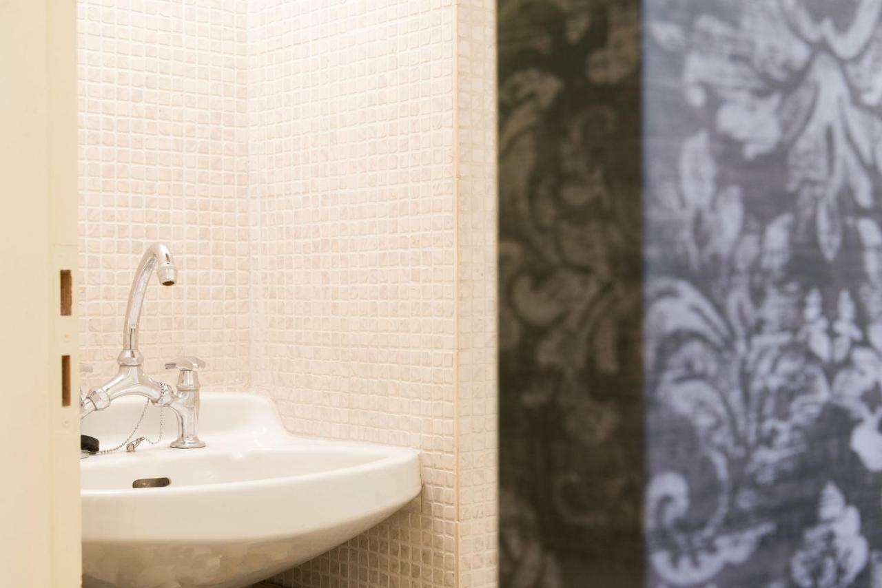 Stylish Flat With Veranda In The Heart Of أثينا المظهر الخارجي الصورة
