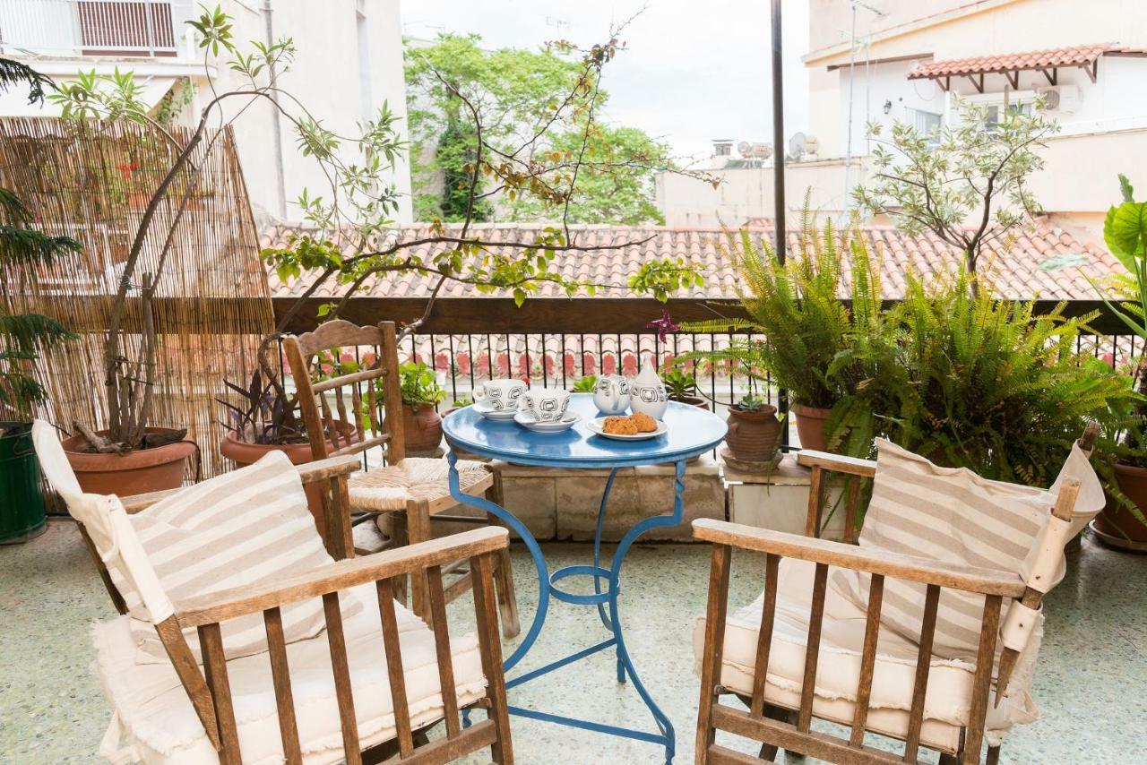 Stylish Flat With Veranda In The Heart Of أثينا المظهر الخارجي الصورة